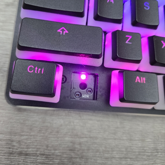 Custom Mechanical GMMK Keyboard (Cherry Brown Switches) - Picture 7 of 9